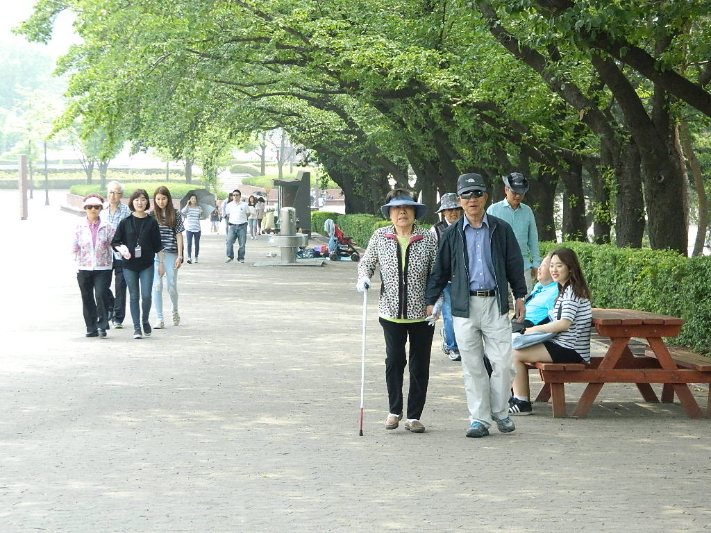 [주간보호]몸과마음이 건강해지는 건강걷기~! 썸네일